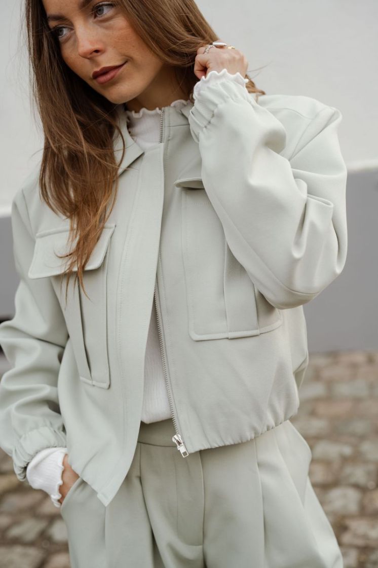  LIGHT GREEN