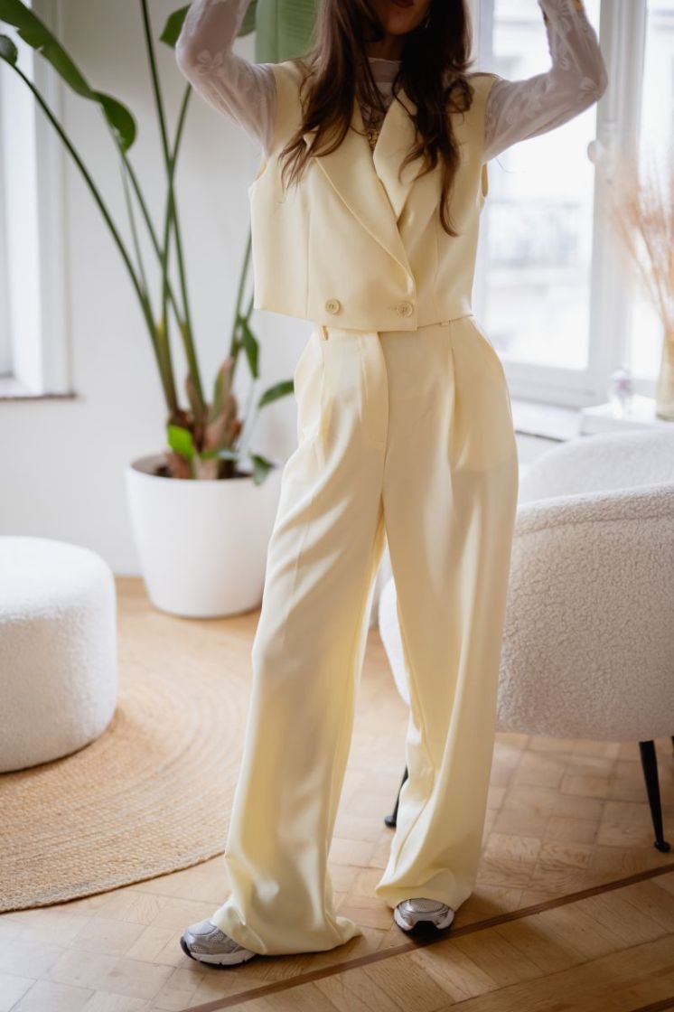 LIGHT YELLOW