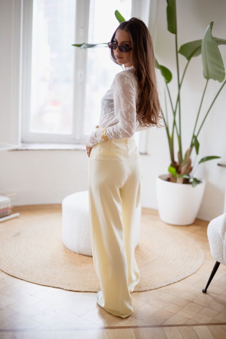  LIGHT YELLOW