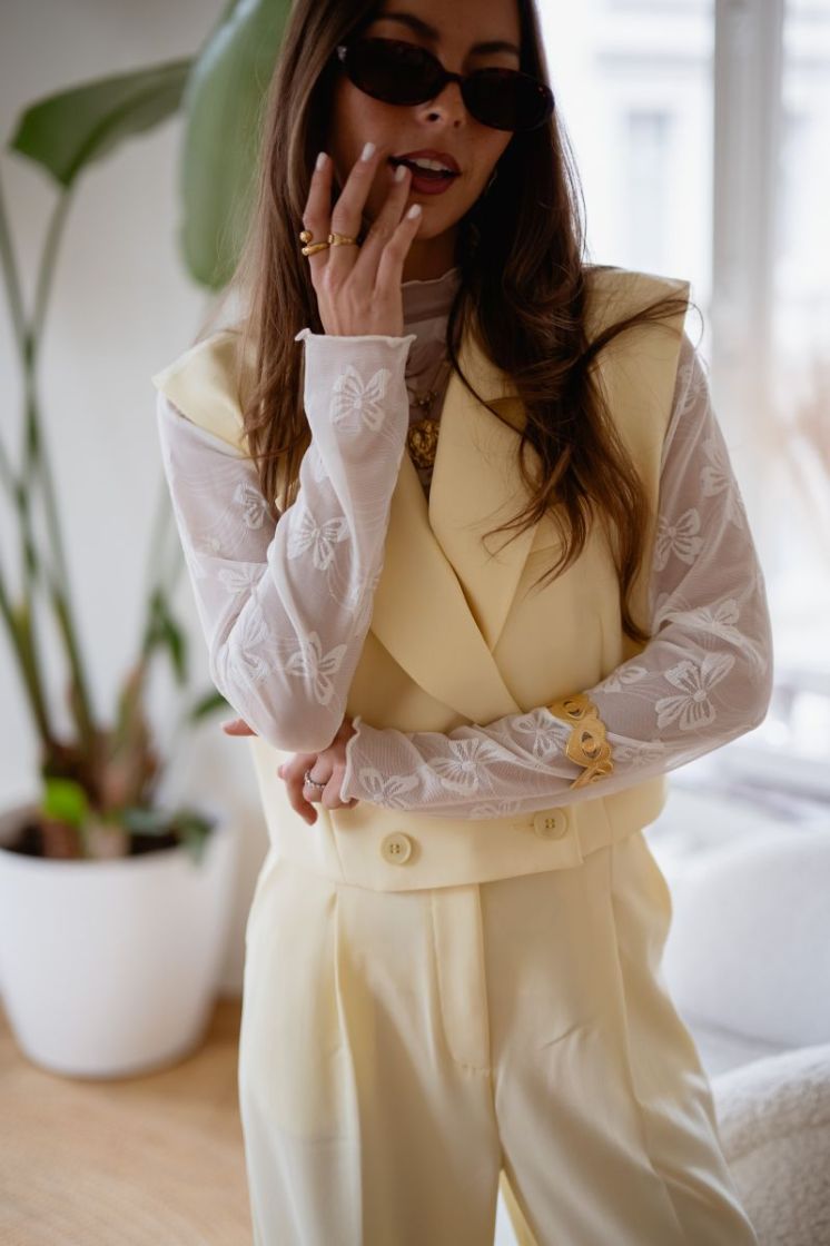  LIGHT YELLOW