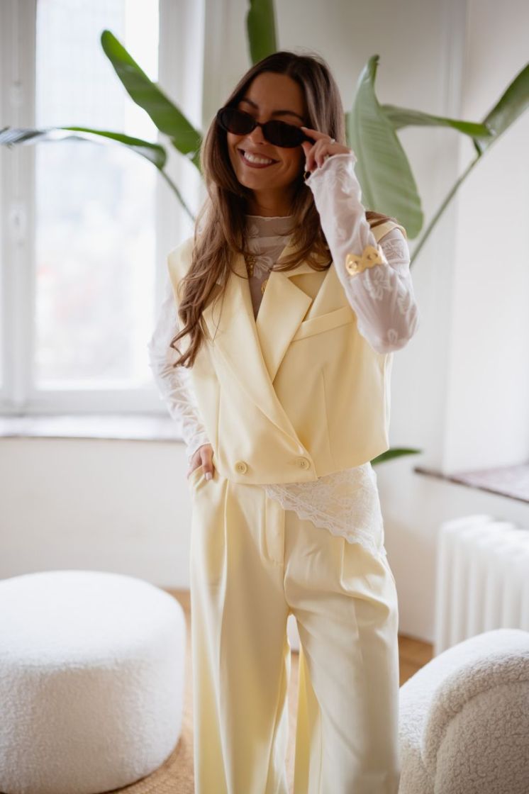  LIGHT YELLOW