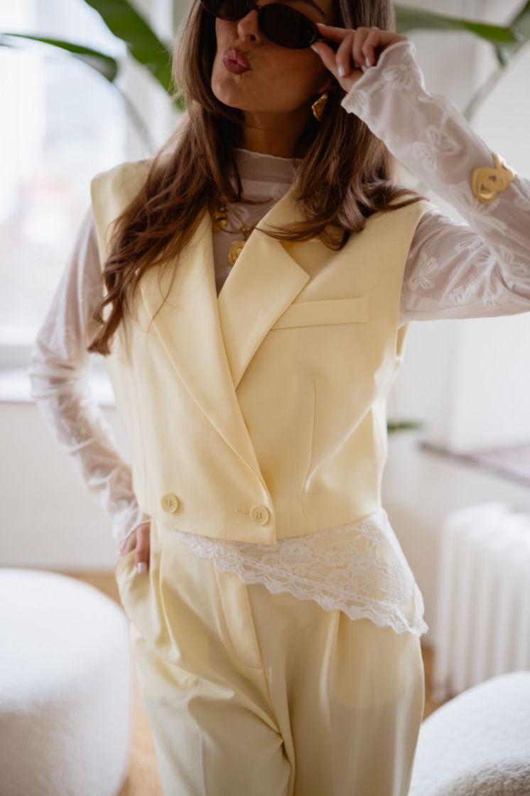  LIGHT YELLOW