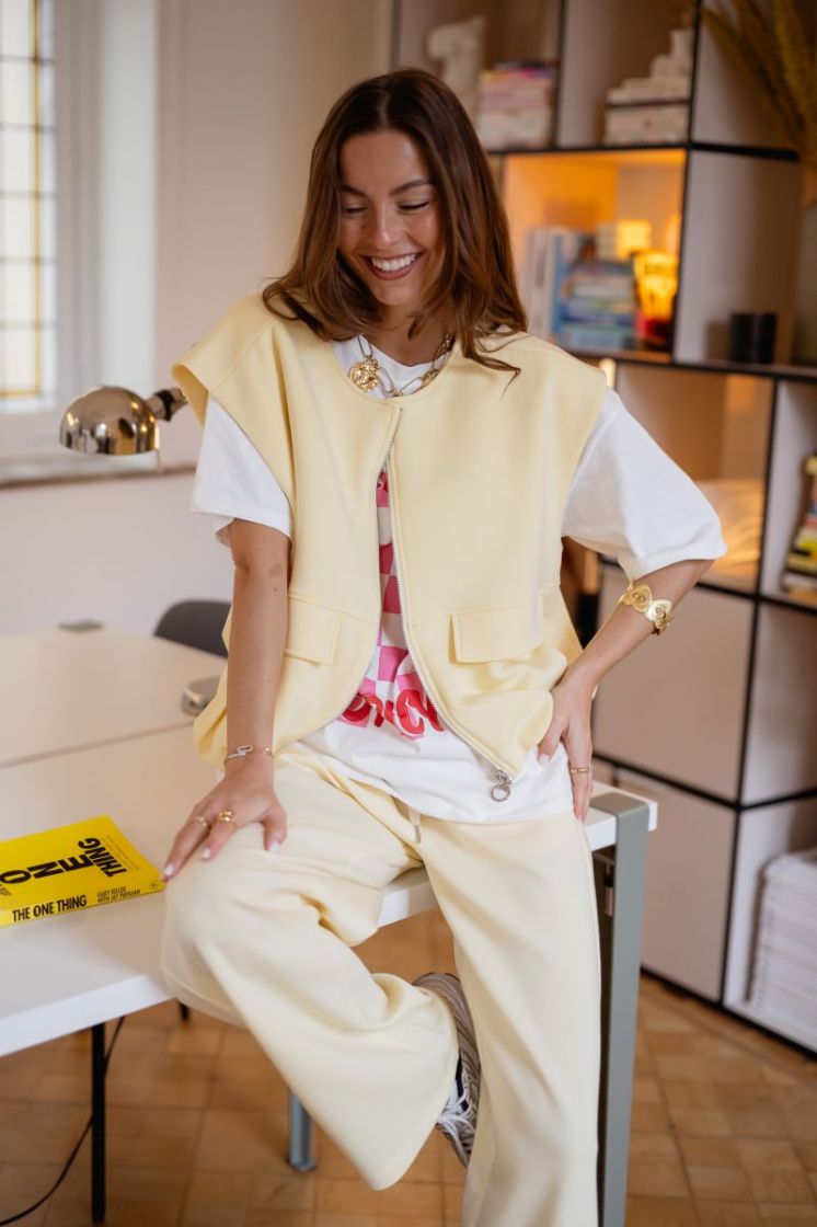  JAUNE