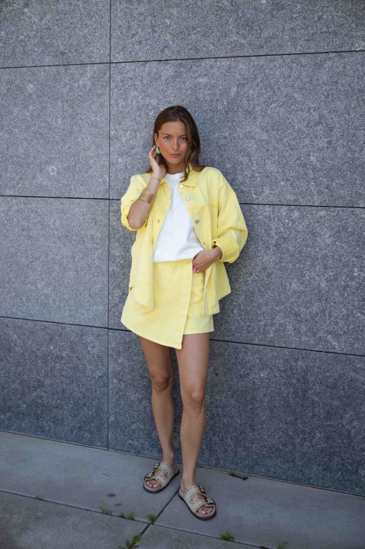  JAUNE