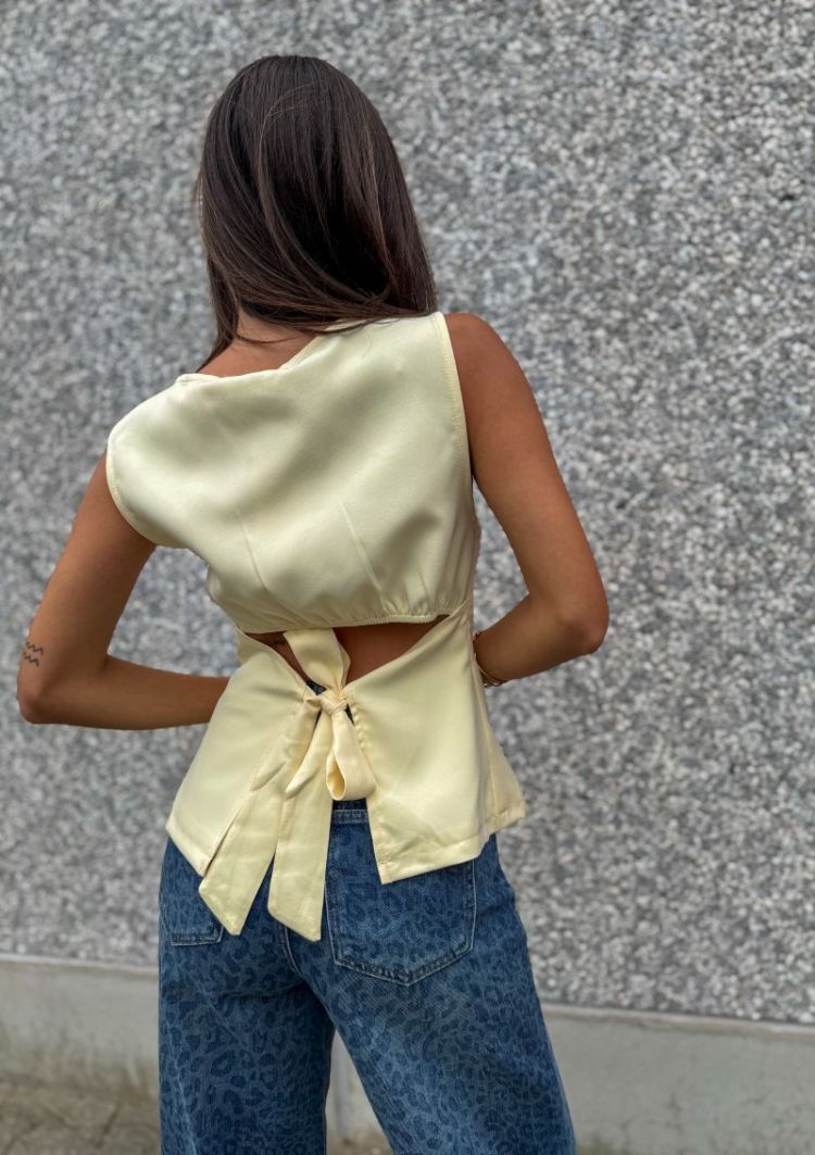 JAUNE